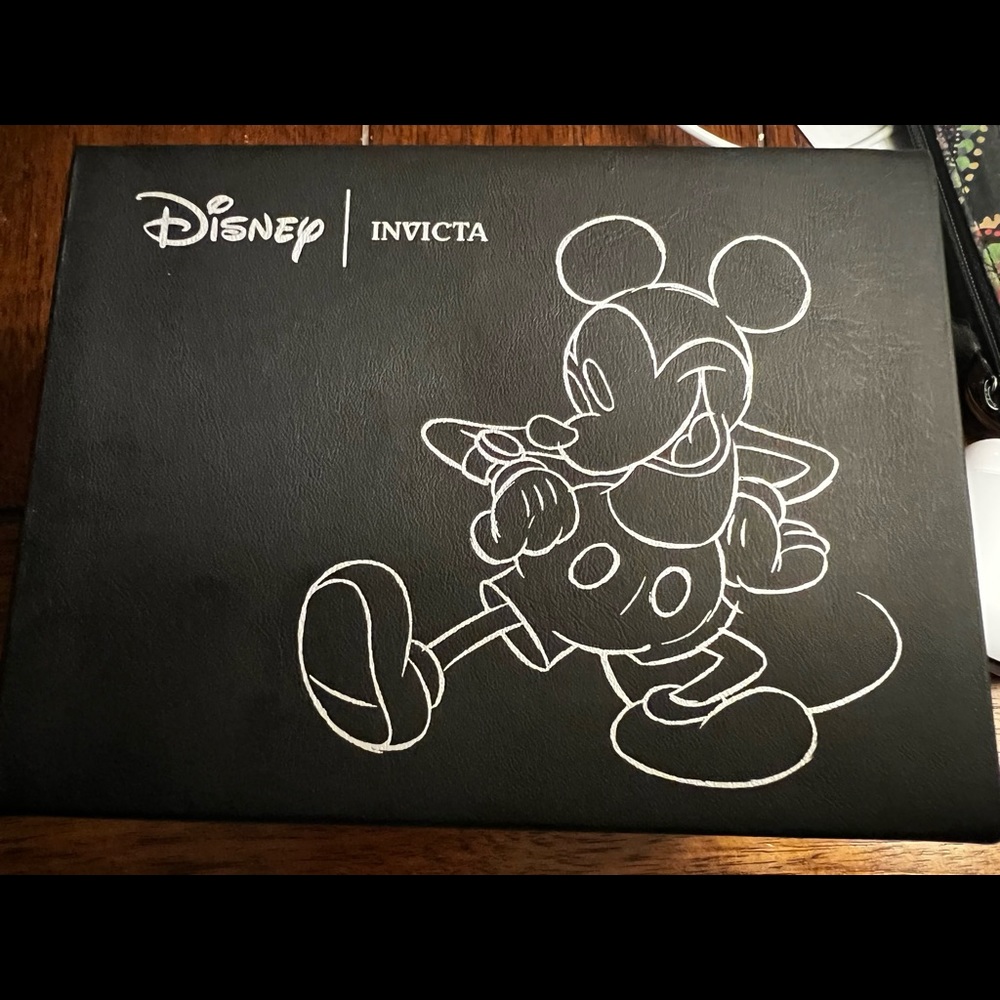 Invicta Disney - Mickey Mouse 24752 Women's Quartz Watch - 40mm - Picture 7 of 8